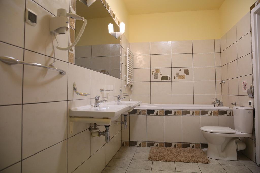 Roskosz Zespol Dworsko Parkowy Bed & Breakfast Biala Podlaska Exterior photo